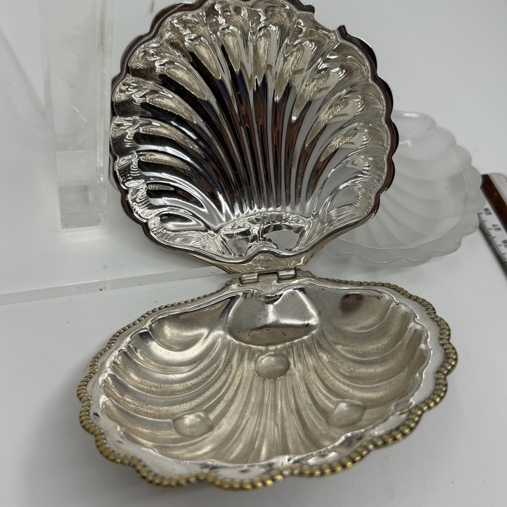 VINTAGE E & JL (E&J LEEK) SILVER PLATE CLAM SHELL BUTTER DISH W/ FROSTED GLASS - Picture 10 of 16